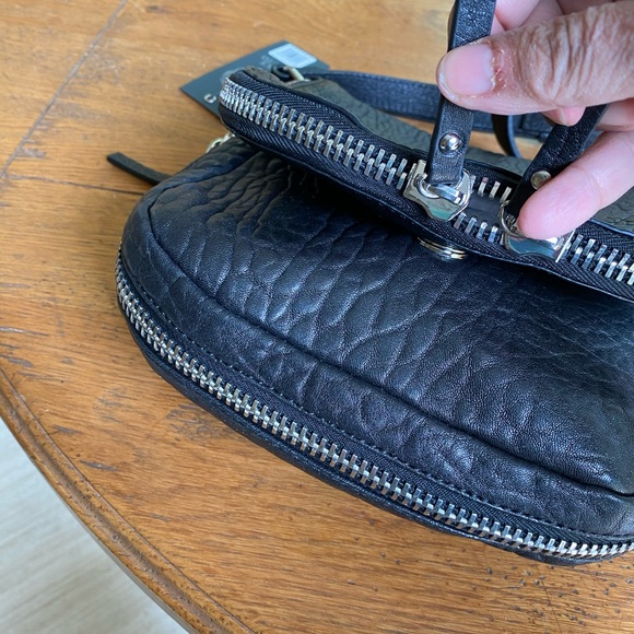 NWT Vince Camuto black leather zipper crossbody - Picture 5 of 9